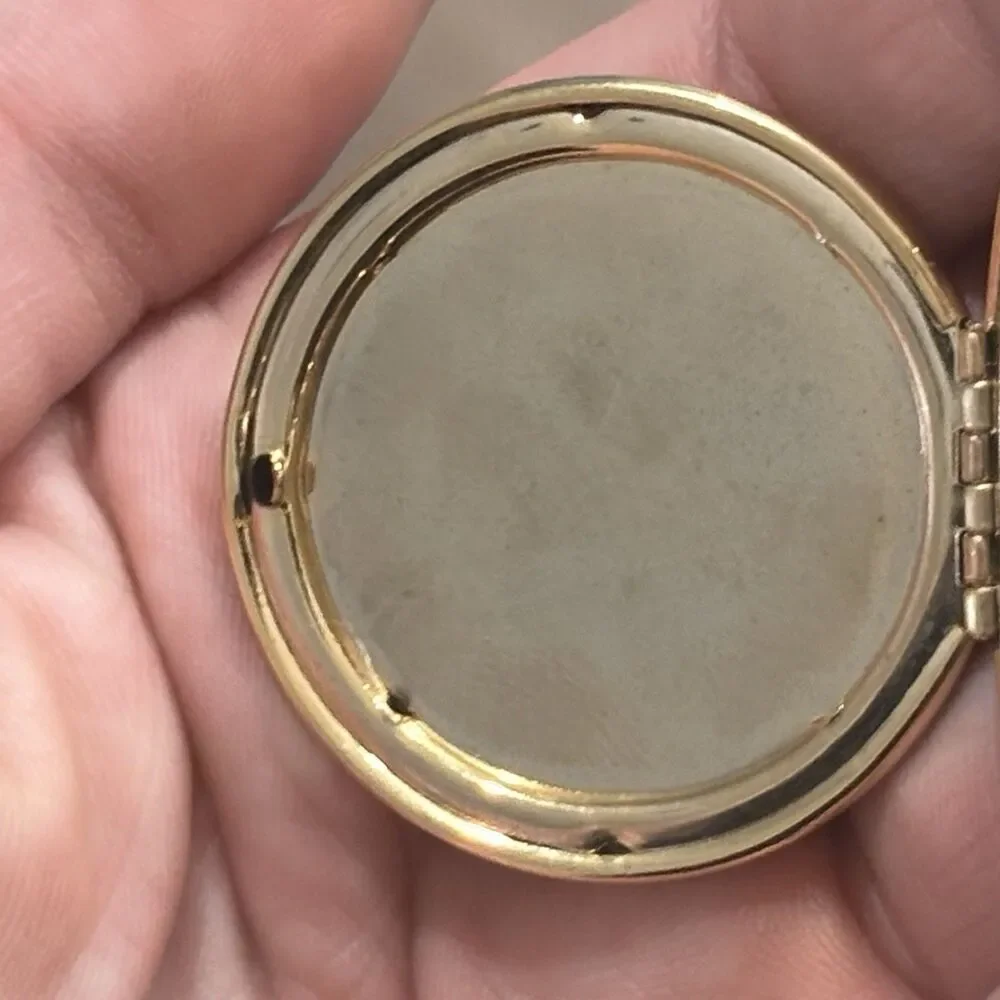Vintage Photo Locket Pendant Gold Tone Round Large Fragonard Courting Couple